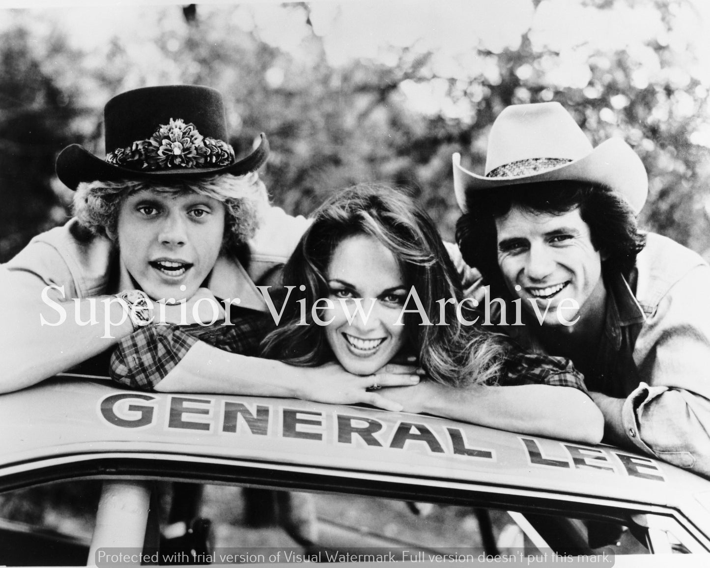 Dukes Of Hazard TV Show Cast Photo General Lee Bo Luke Daisy Duke