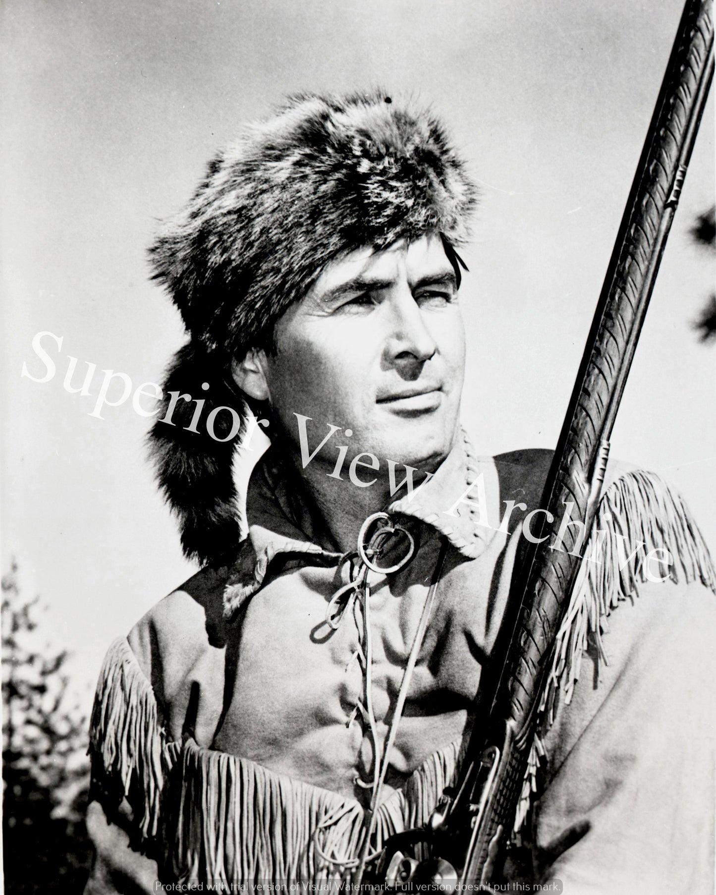Davy Crockett TV Show Fess Parker In Coonskin Cap Musket Deer Skin Coat