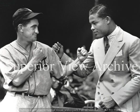 Detroit Tigers Mickey Cochrane Spars With Boxer Joe Louis Boxing Legend