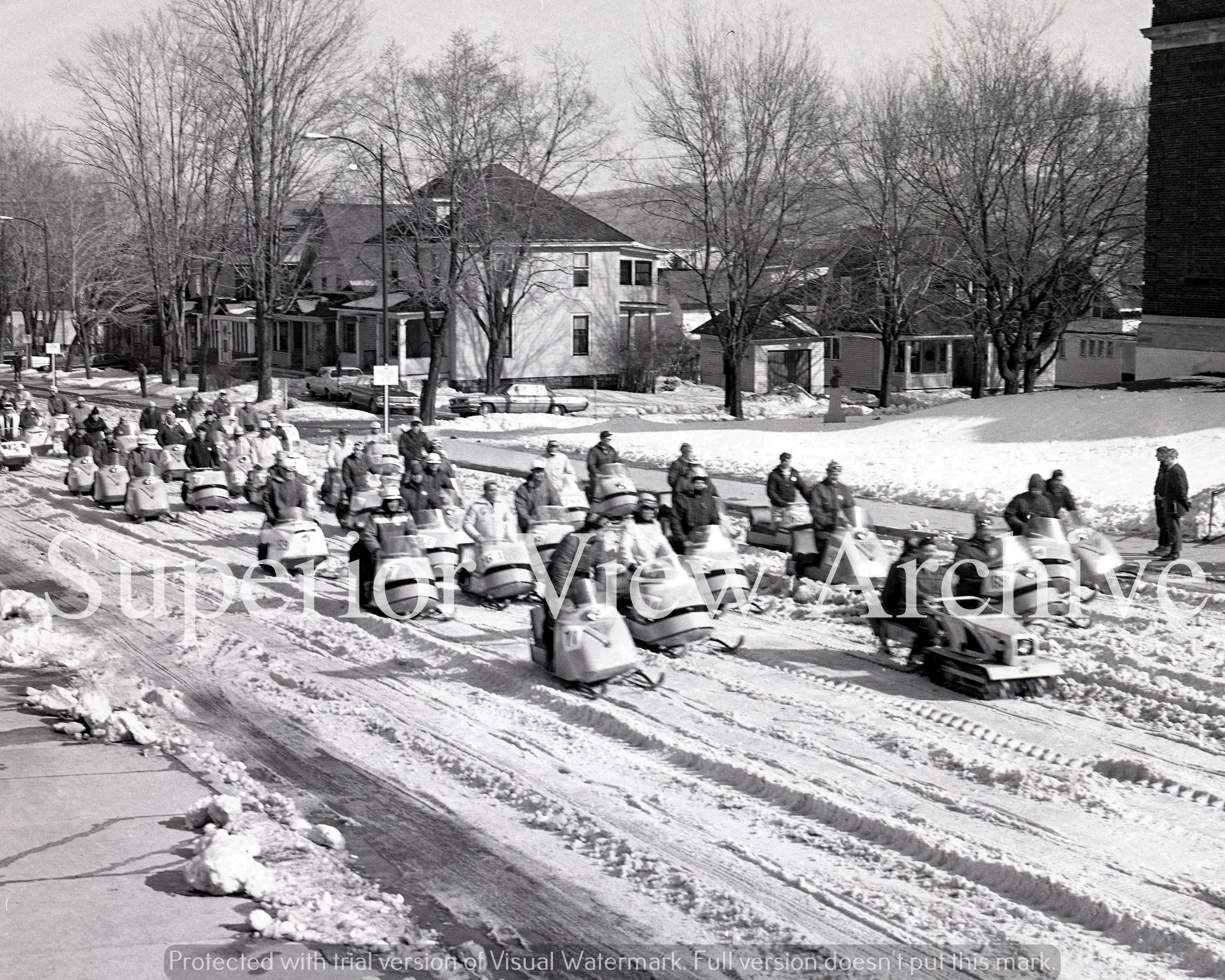 50 Vintage Snowmobiles North American Snowmobile Races Racing Helmets ...